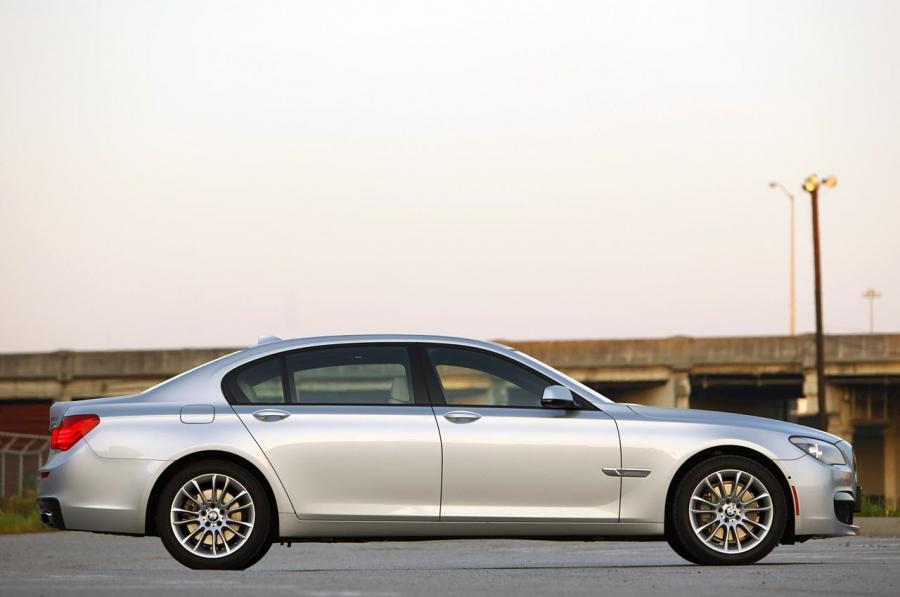  BMW 740Li 2011 года  (фото 15 из 48)